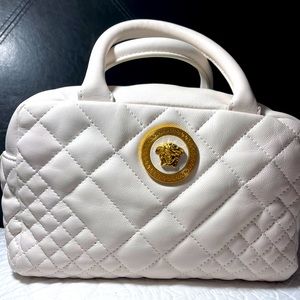 Versace Authentic, quilted crossbody Beautiful, can be worn, crossbody or hand
